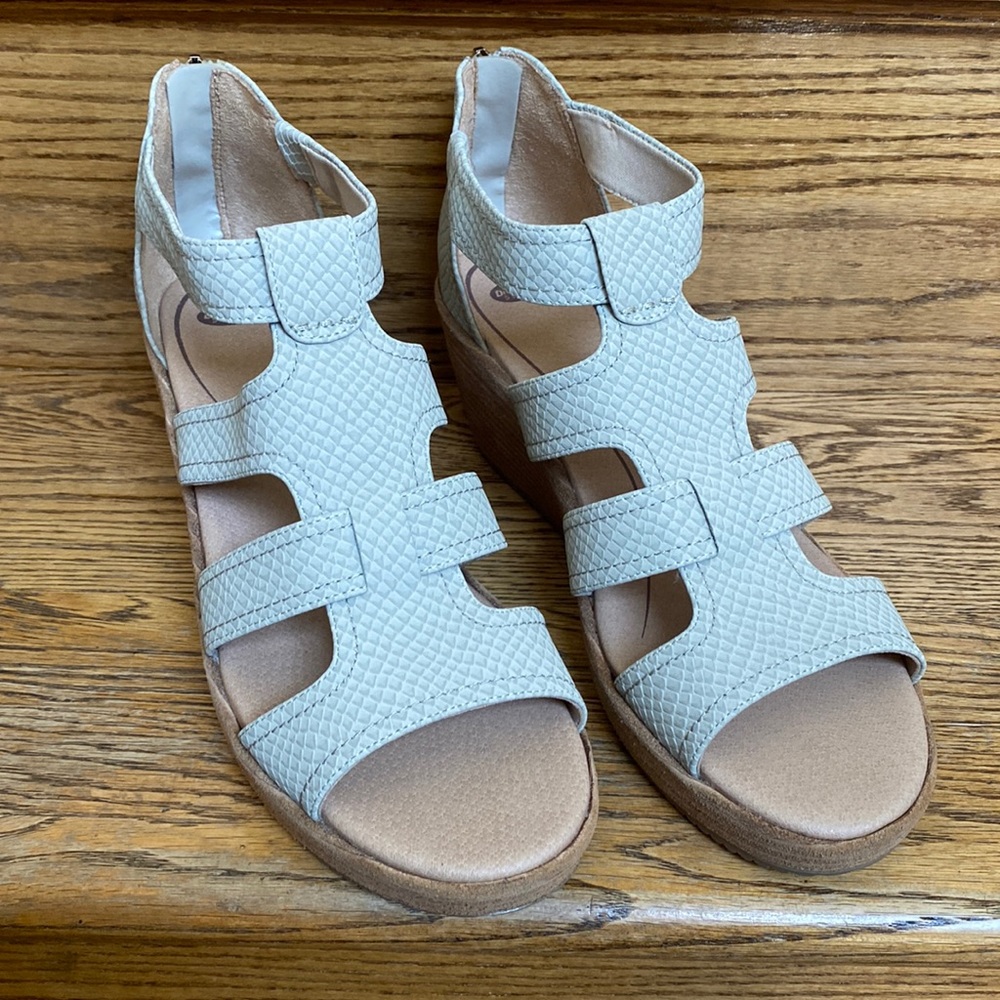 Dr. Scholl’s wedge sandals